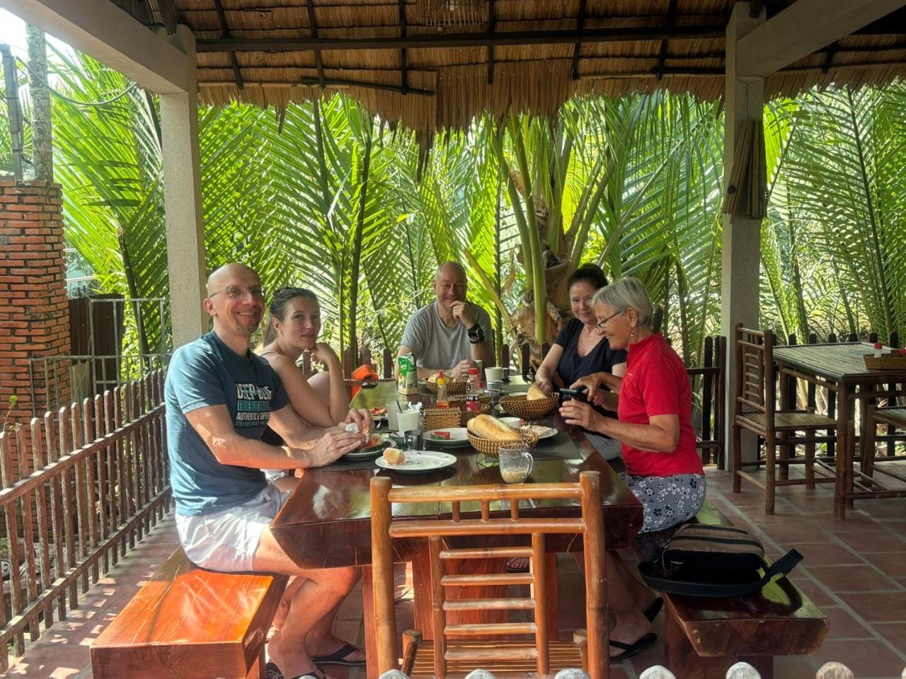 Homestay Bentre Coco Lodge Ben Tre Exterior photo